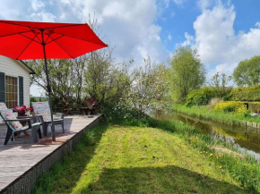 Detached chalet with beautiful terrace, near Alkmaar